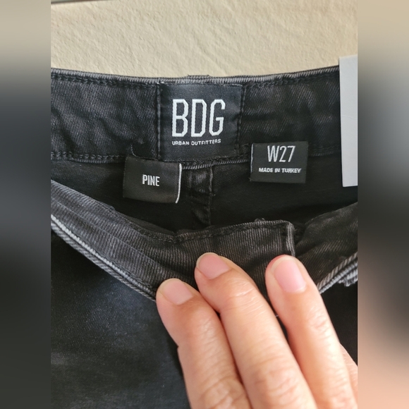 BDG, High Waist Skinny‎ Denim Shorts, Washed Black, W27 - Picture 7 of 12